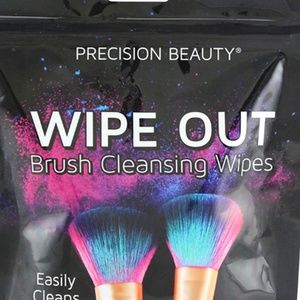 Makeup brush cleaning wipes